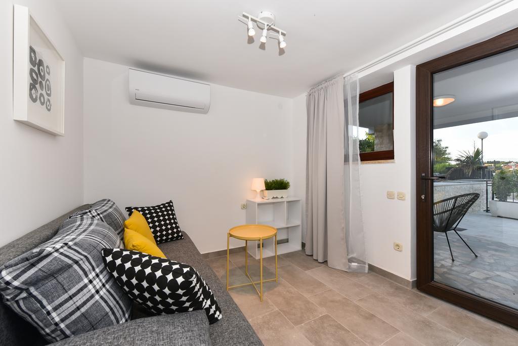 Mediterraneo Garden Apartments Petrcane Luaran gambar