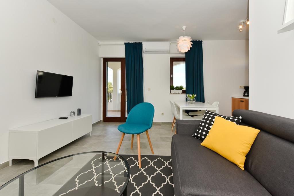 Mediterraneo Garden Apartments Petrcane Luaran gambar